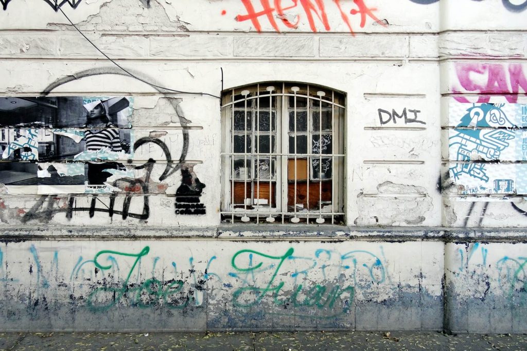 Wall with graffiti 